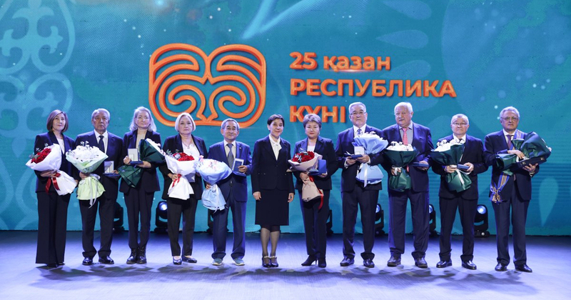Накануне Дня Республики Казахстан лучшие деятели  здравоохранения удостоены высоких наград
